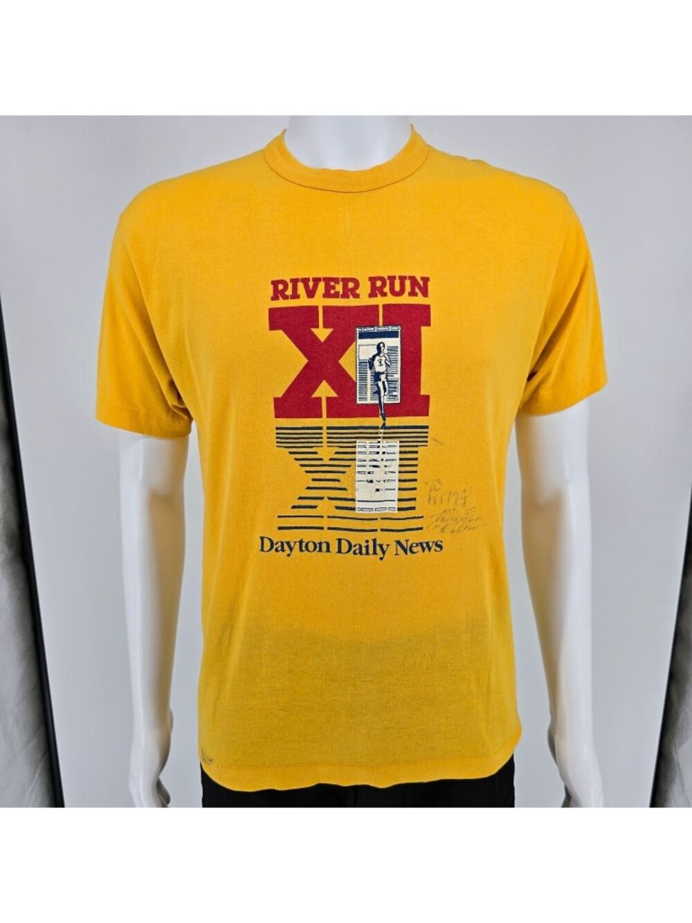 Vintage 1988 Dayton Daily News River Run XI Autographed Yellow T-Shirt (M)